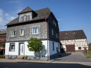  Spacious holiday home between Mosel and Hunsr ck  Бланкенрат